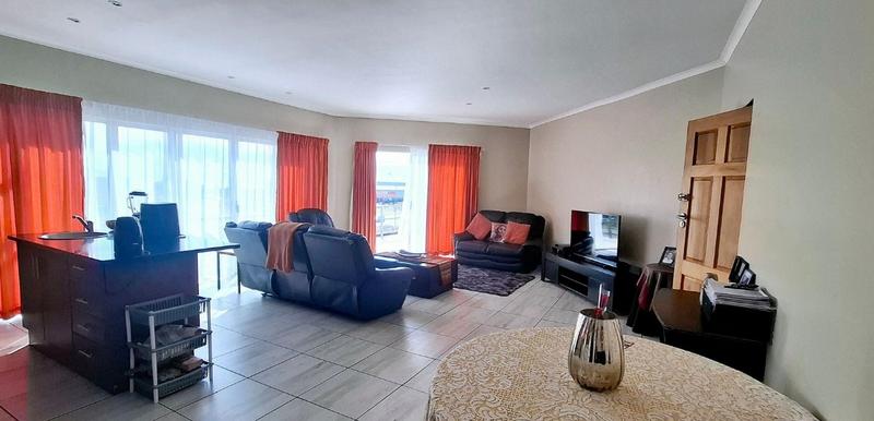 2 Bedroom Property for Sale in Heiderand Western Cape